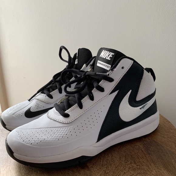 Nike TEAM HUSTLE D7 basketball sneakers - Picture 6 of 8